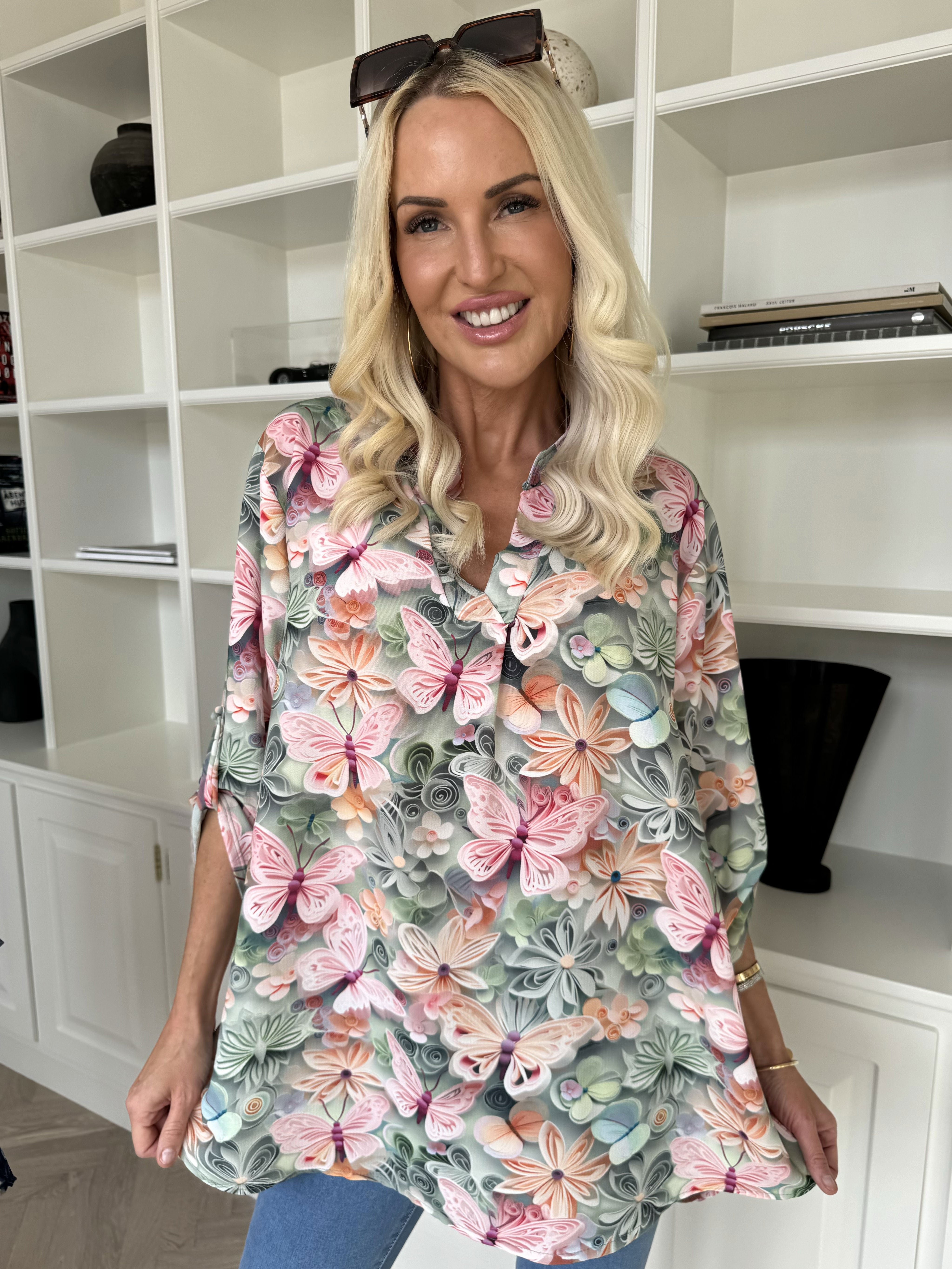 Vanesa Butterfly - Sød tunika i viskose med sommerfugleprint